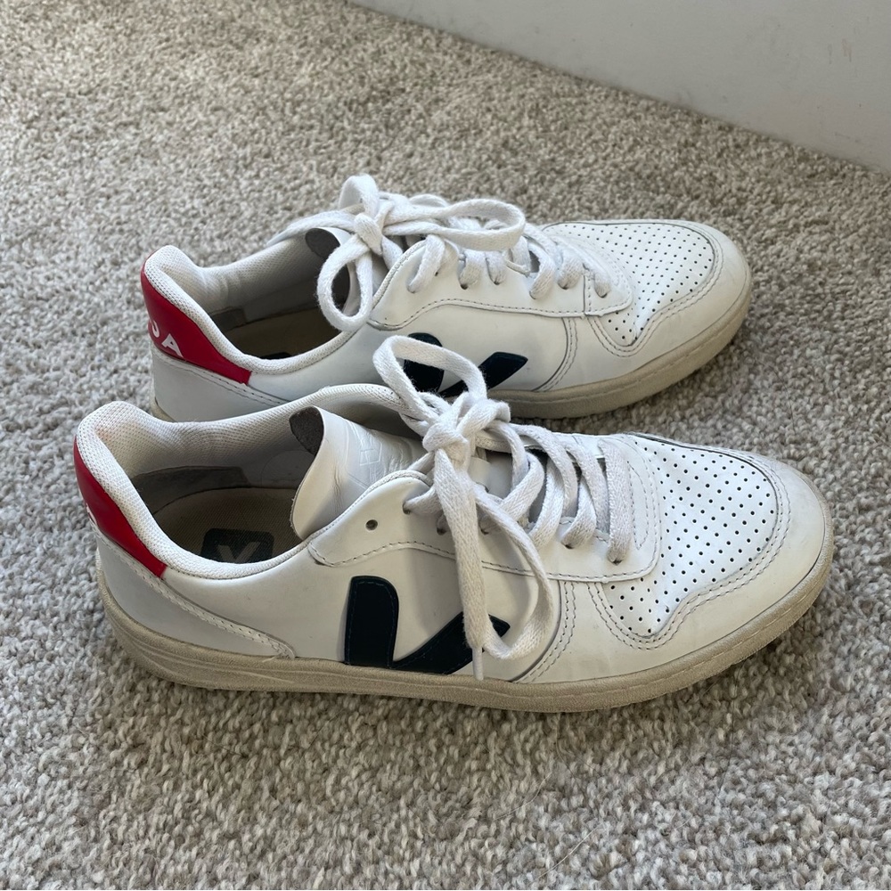 Veja Women’s Leather shoes size 7